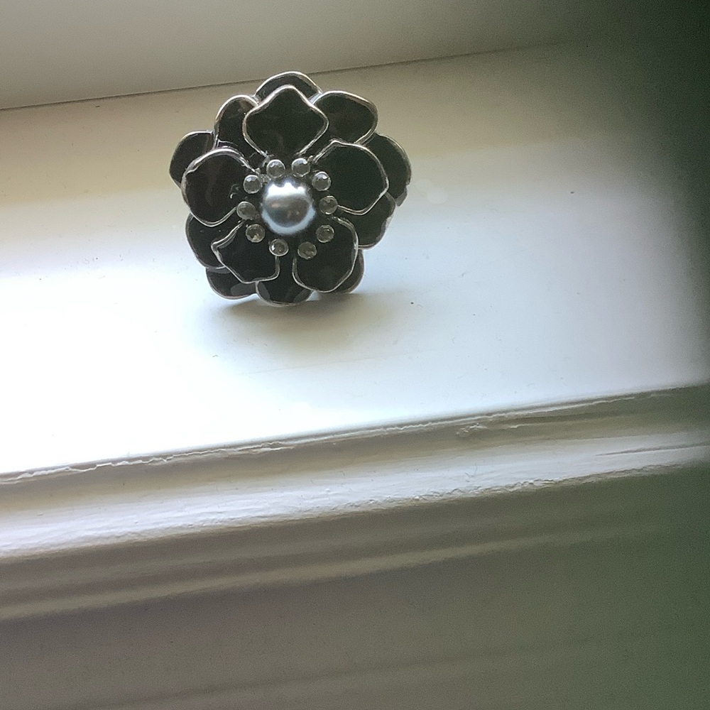 Chic Black and Silver Floral Ring